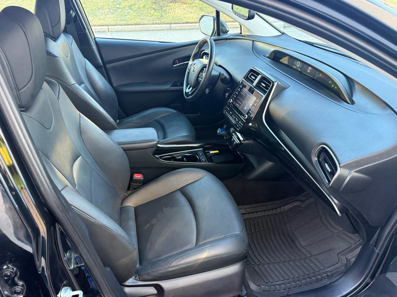 Used 2021 Toyota Prius XLE image 26