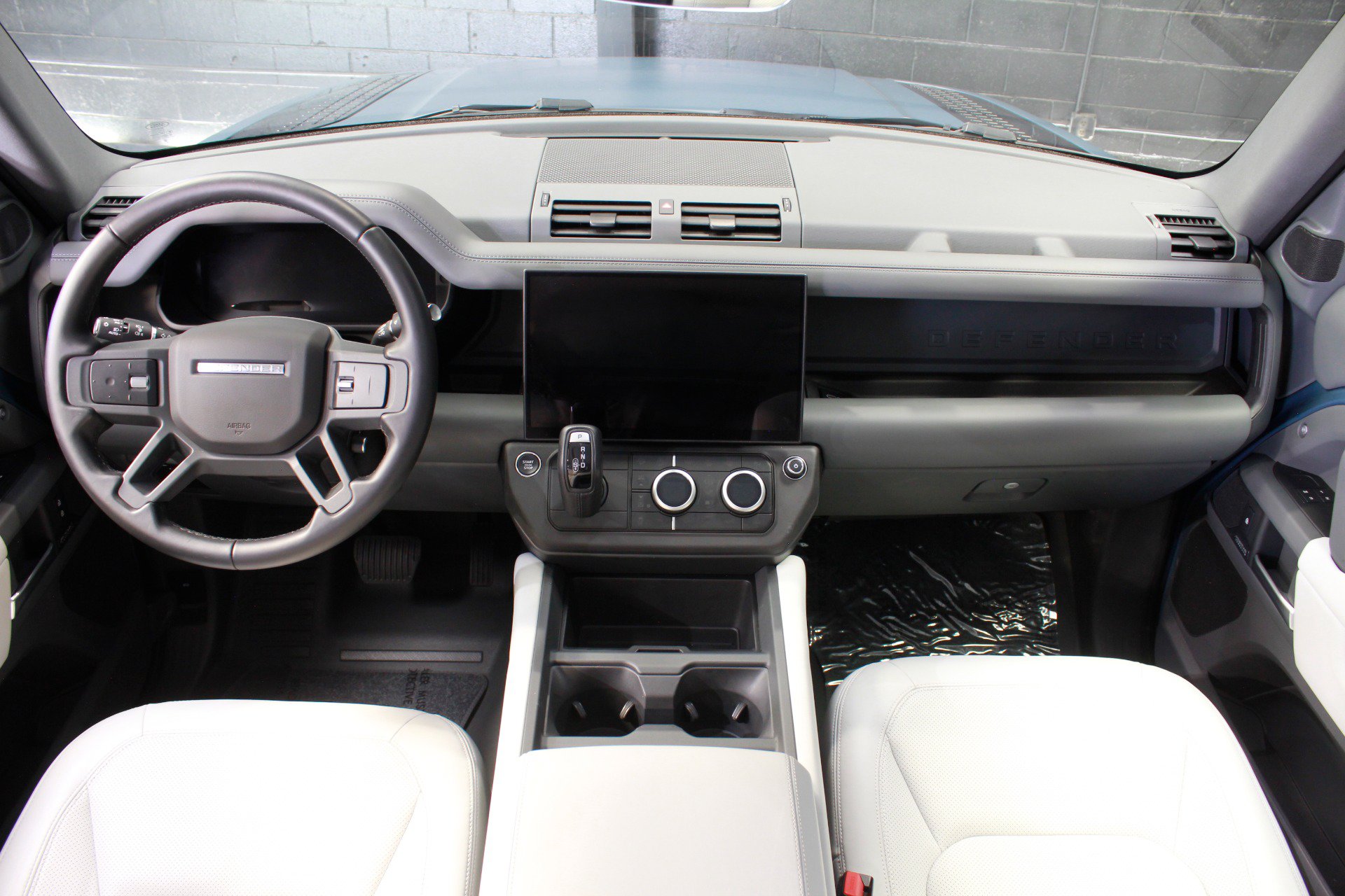 Used 2026 Land Rover Defender 110 X-Dynamic SE AWD/4WD image 37