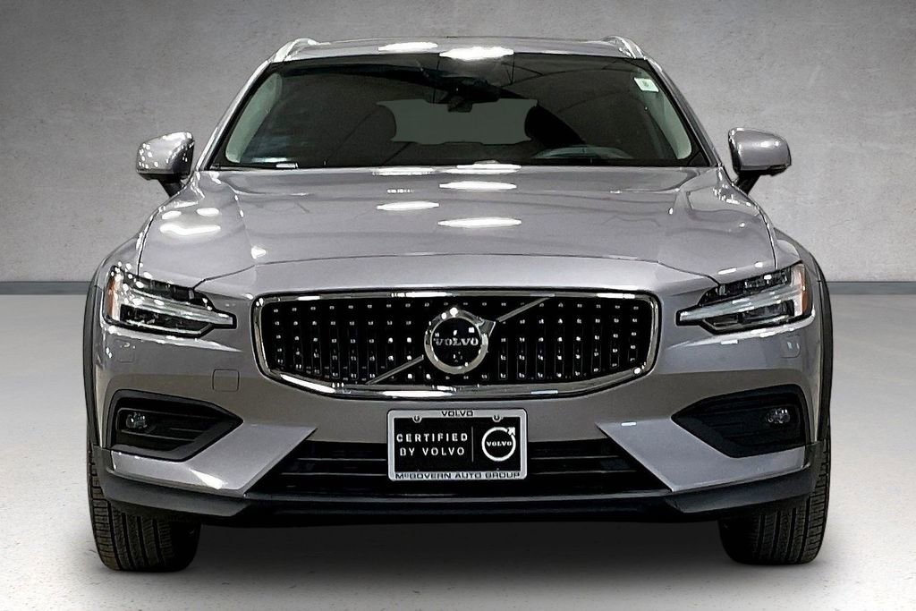 Certified 2026 Volvo V60 B5 Cross Country Ultra w/ Climate Package AWD/4WD image 2