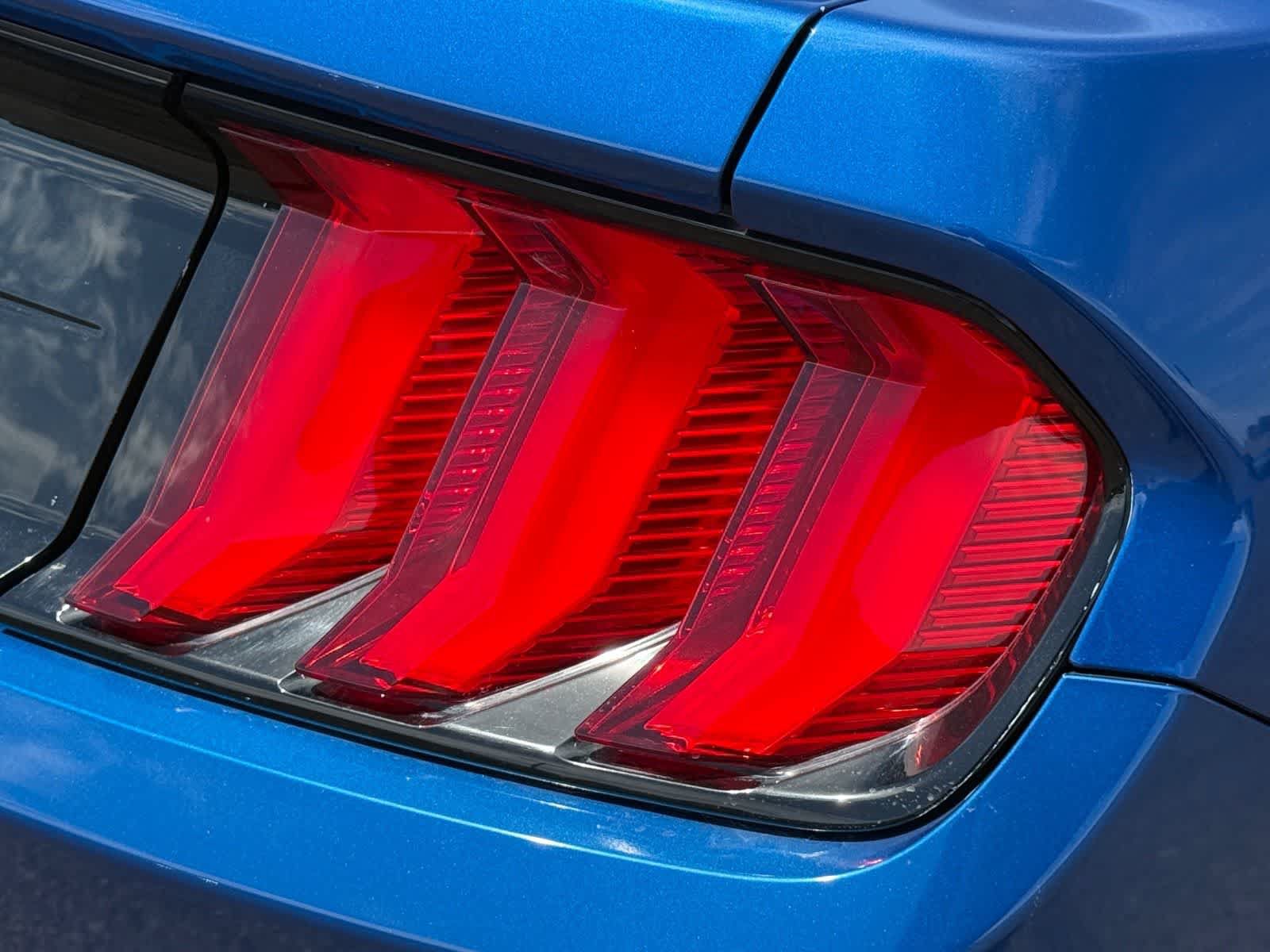 Used 2018 Ford Mustang Coupe w/ Equipment Group 101A RWD image 8