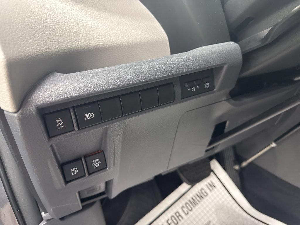 Used 2021 Toyota Sienna XLE FWD image 23