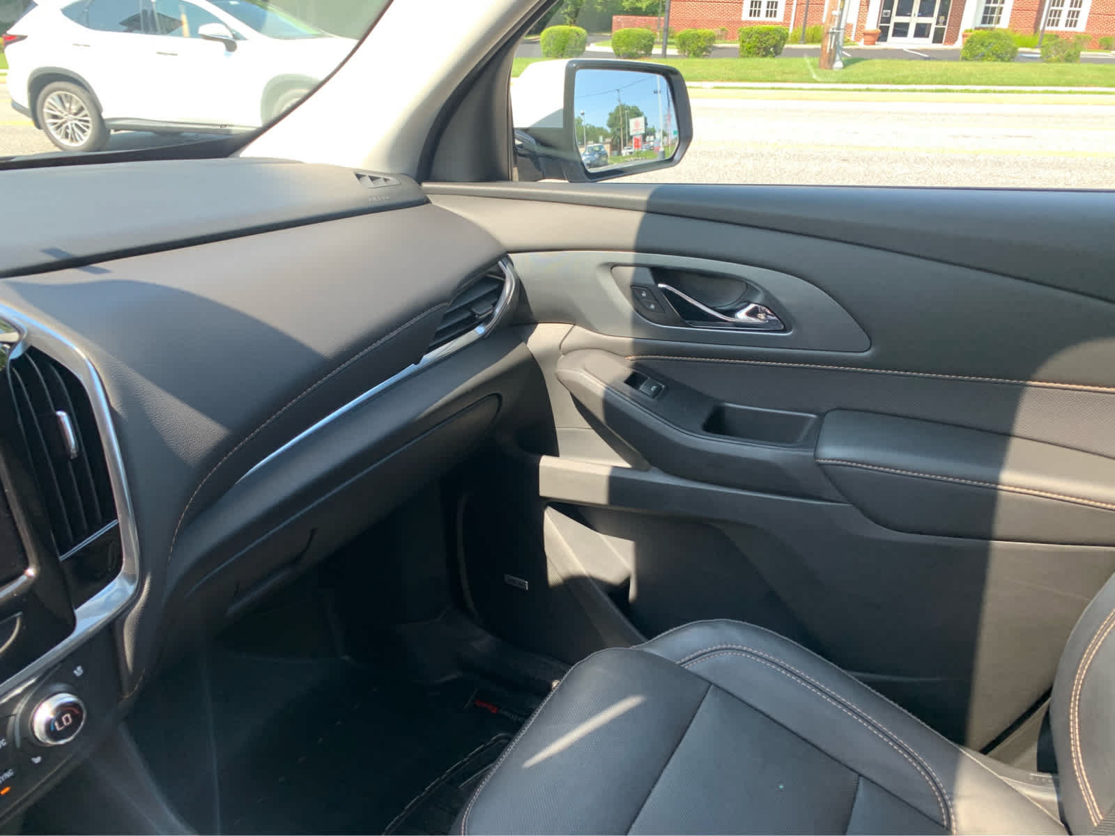Used 2020 Chevrolet Traverse Premier AWD/4WD image 22