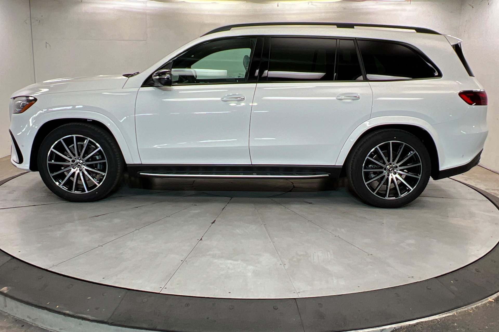 New 2026 Mercedes-Benz GLS 580 4MATIC image 2