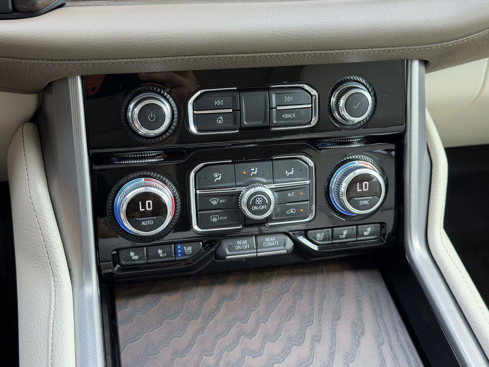 Used 2022 GMC Yukon XL Denali AWD/4WD image 9
