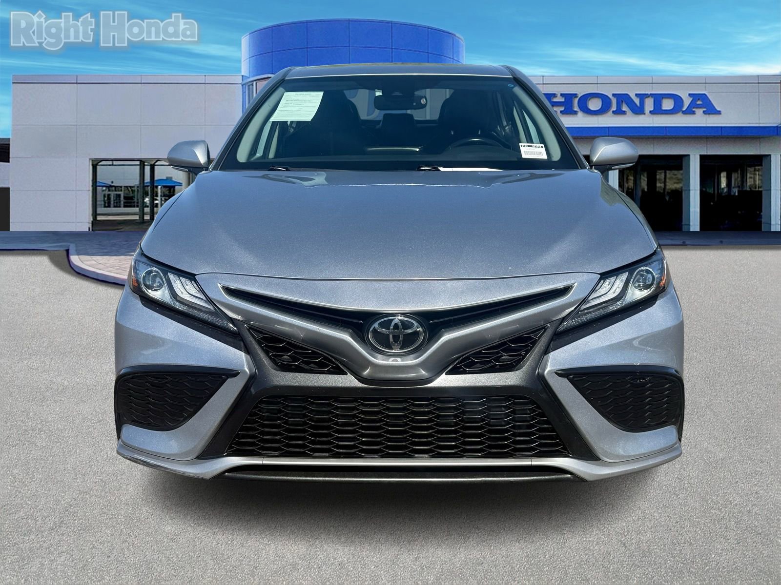 Used 2023 Toyota Camry XSE image 5