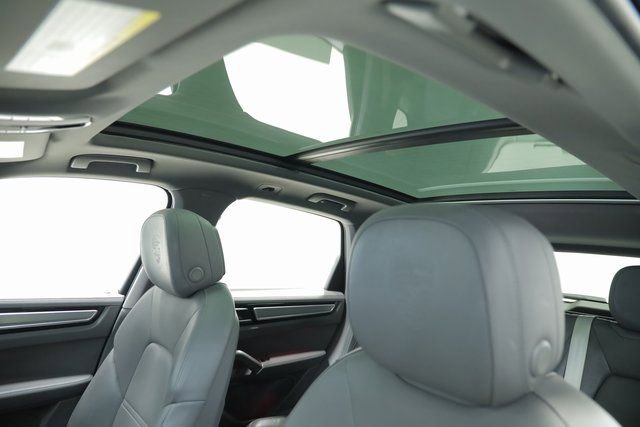 Used 2022 Porsche Cayenne Platinum Edition image 33