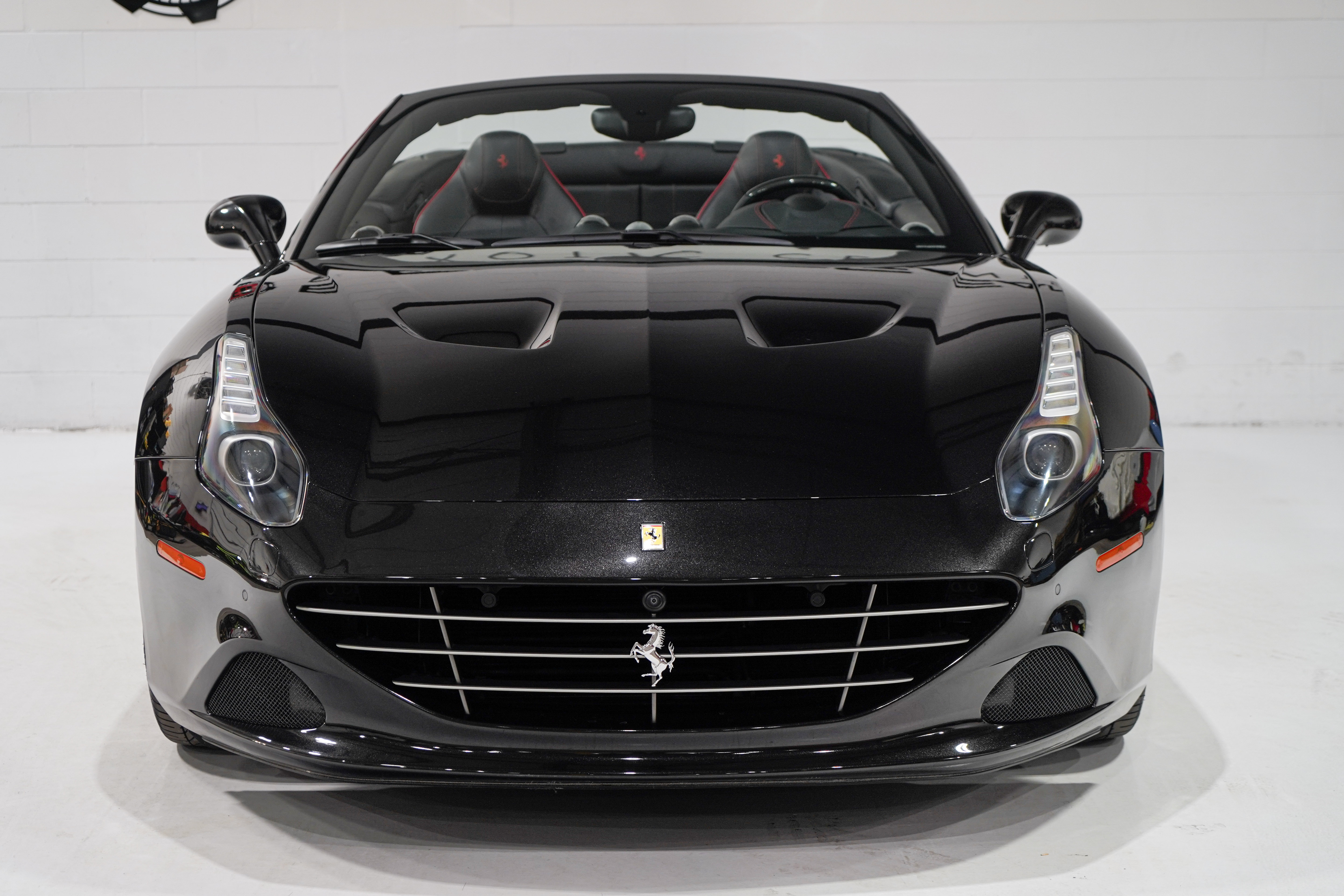 Used 2016 Ferrari California T RWD image 5