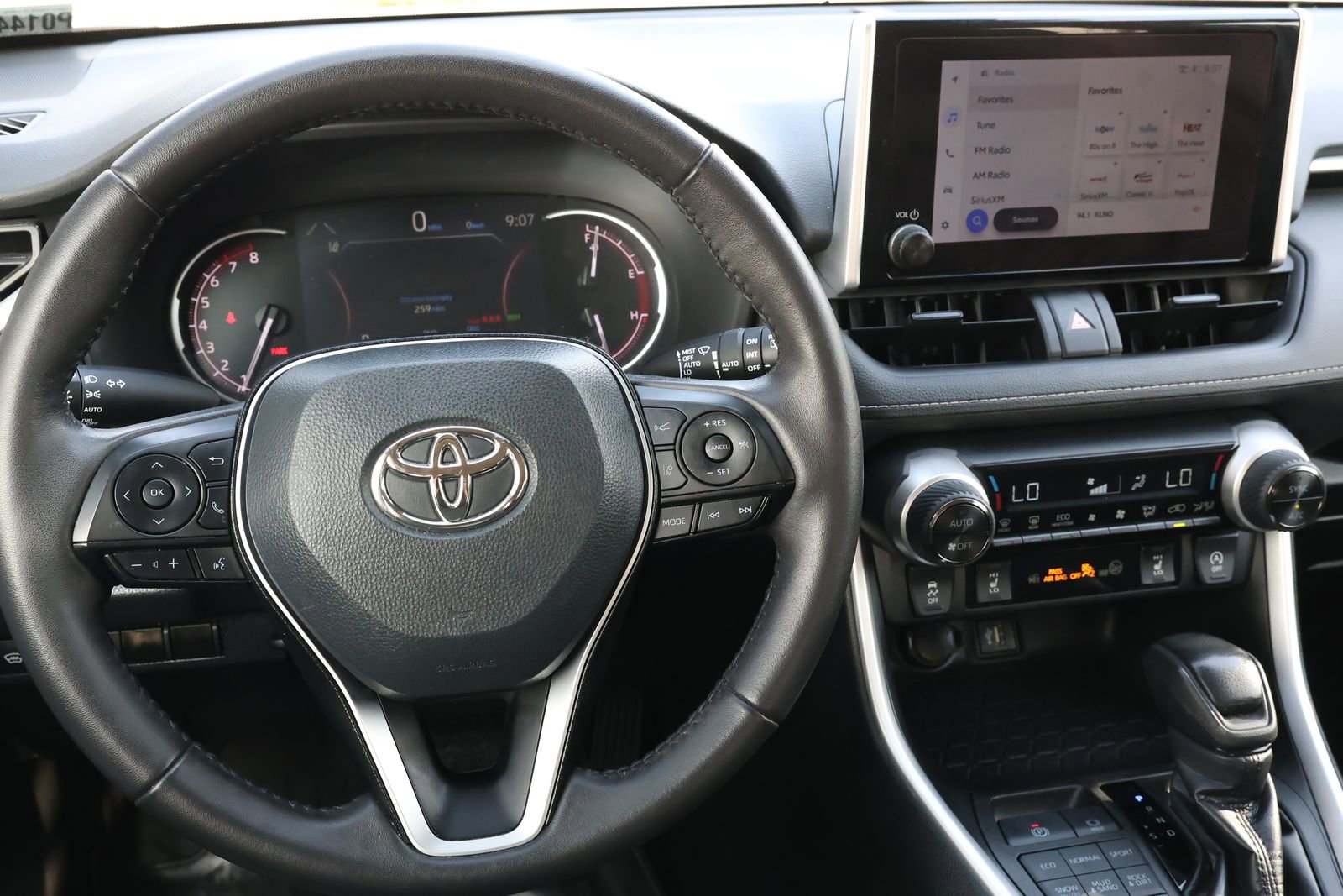 Used 2024 Toyota RAV4 XLE w/ Weather Package image 17