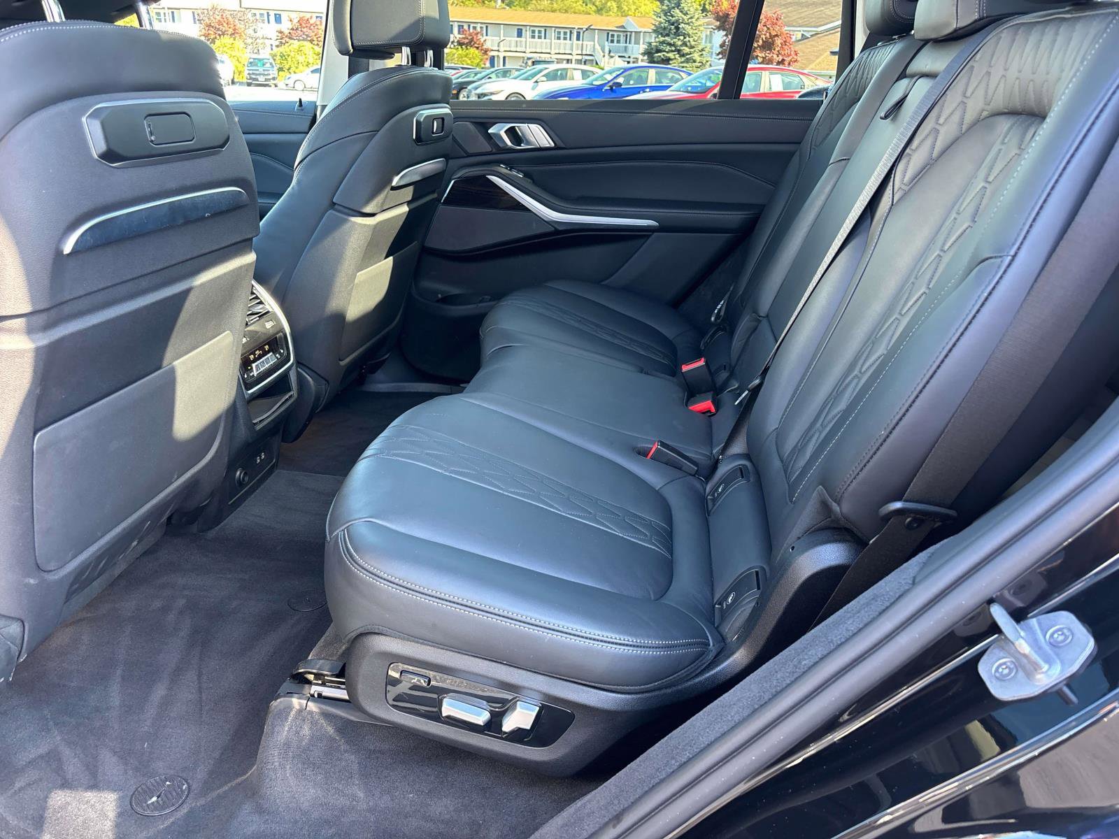 Used 2023 BMW X7 xDrive40i w/ Premium Package AWD/4WD image 9