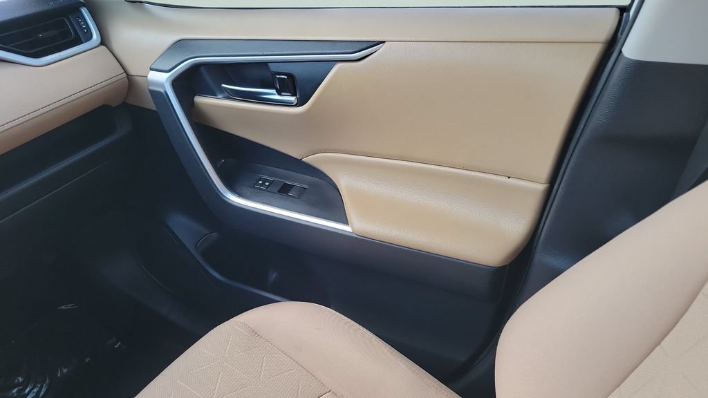 Certified 2020 Toyota RAV4 XLE FWD image 13