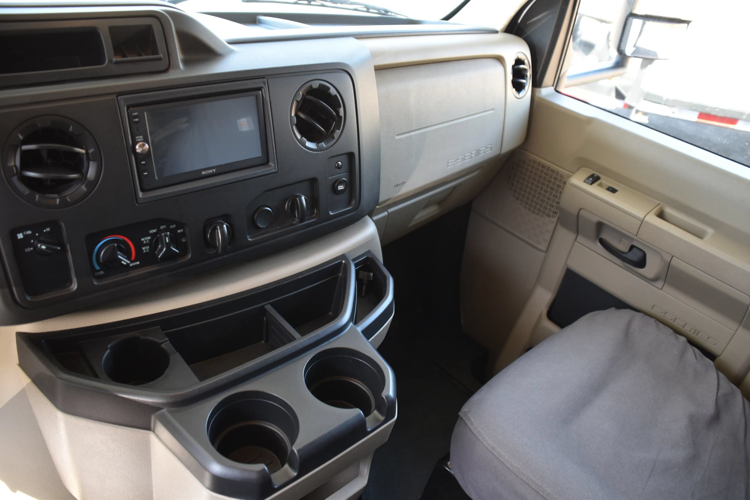Used 2019 Ford E-450 and Econoline 450 Super Duty w/ Motorhome Prep Package RWD image 13