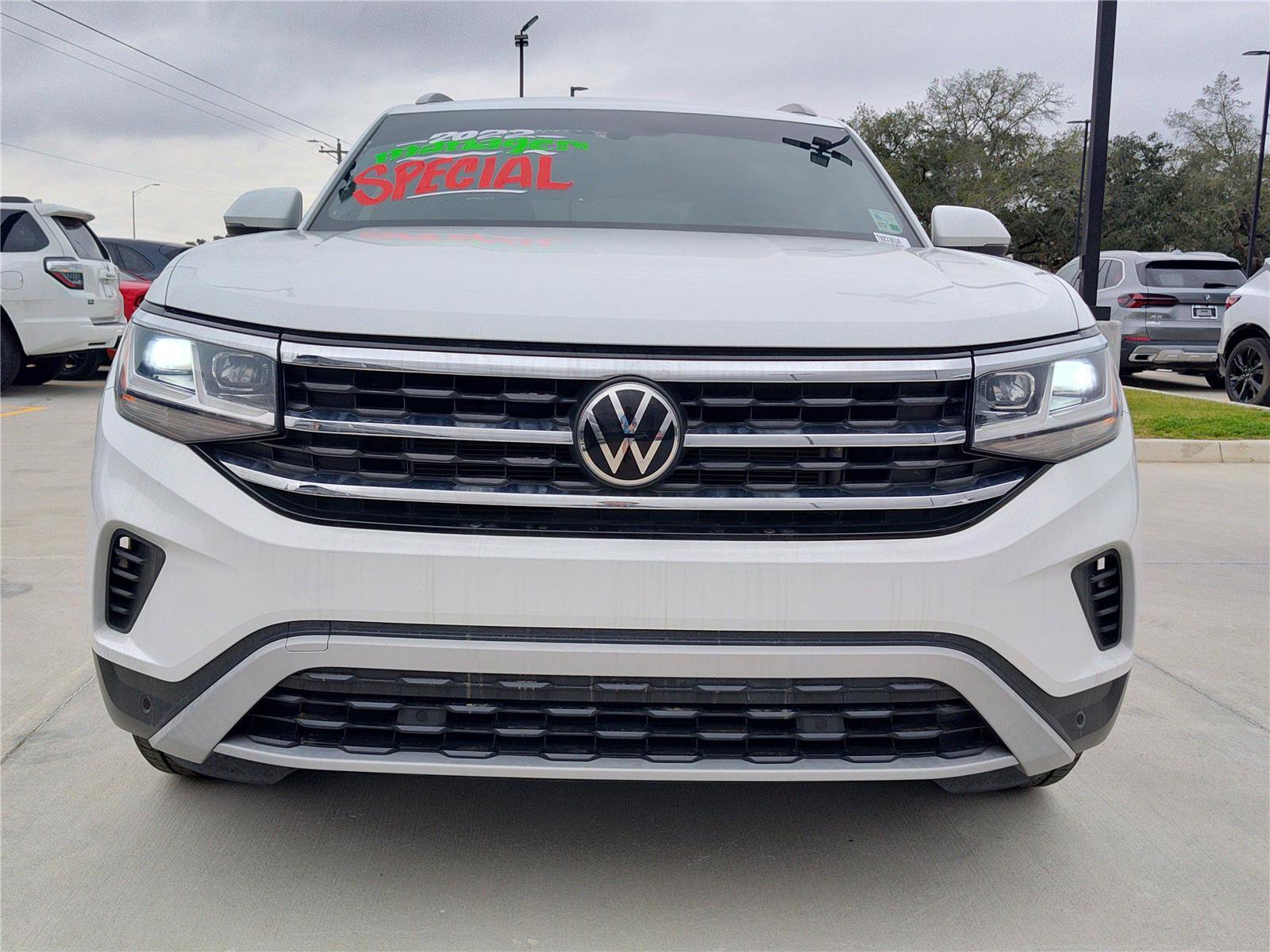 Used 2022 Volkswagen Atlas Cross Sport SE image 11