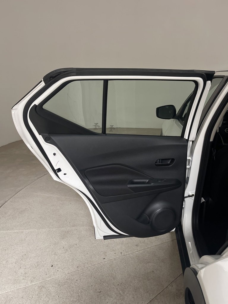 Used 2022 Nissan Kicks S image 16