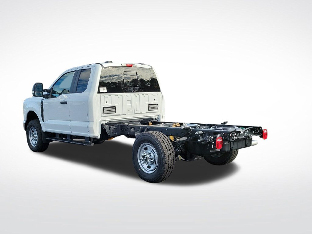 New 2027 Ford F350 XL w/ XL Chrome Package AWD/4WD image 8