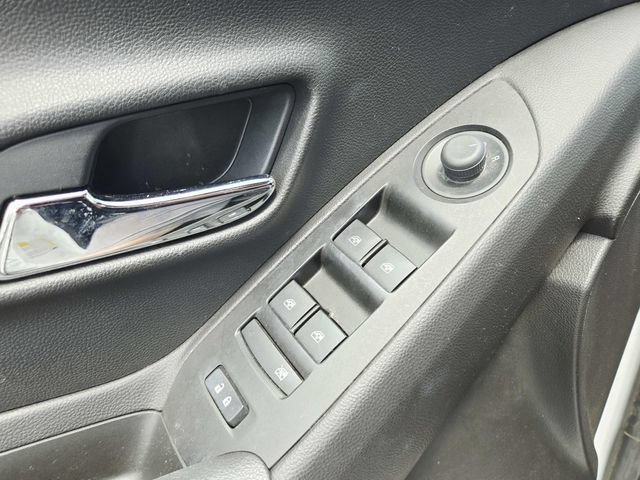 Used 2018 Chevrolet Trax LT w/ LT Convenience Package FWD image 18