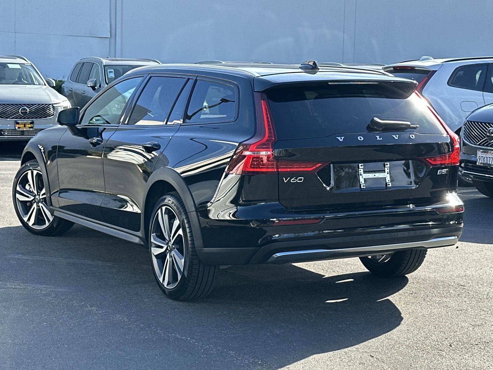 Certified 2025 Volvo V60 B5 Cross Country Plus image 7