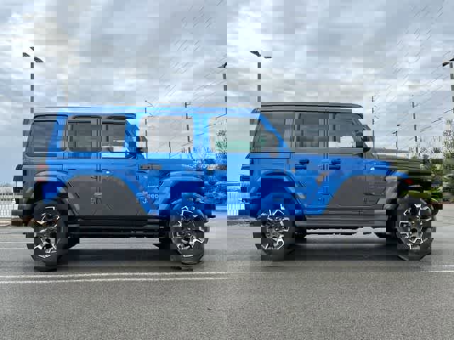 Used 2024 Jeep Wrangler Sahara w/ Technology Group image 3