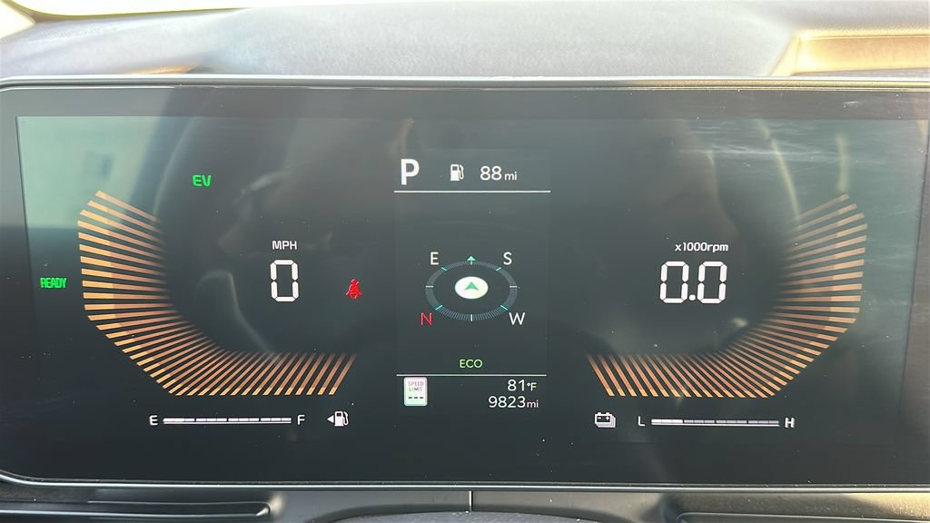 Used 2026 Kia Carnival EX FWD image 2