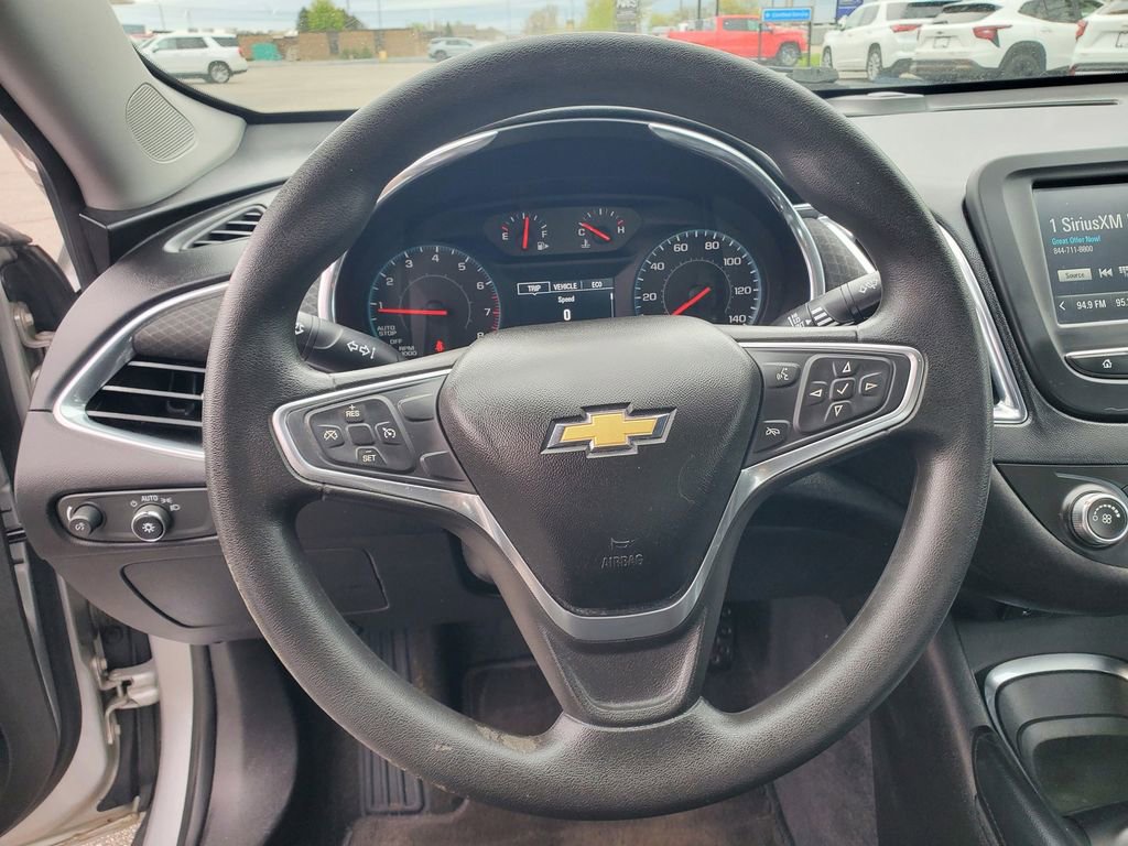 Used 2017 Chevrolet Malibu LT FWD image 12