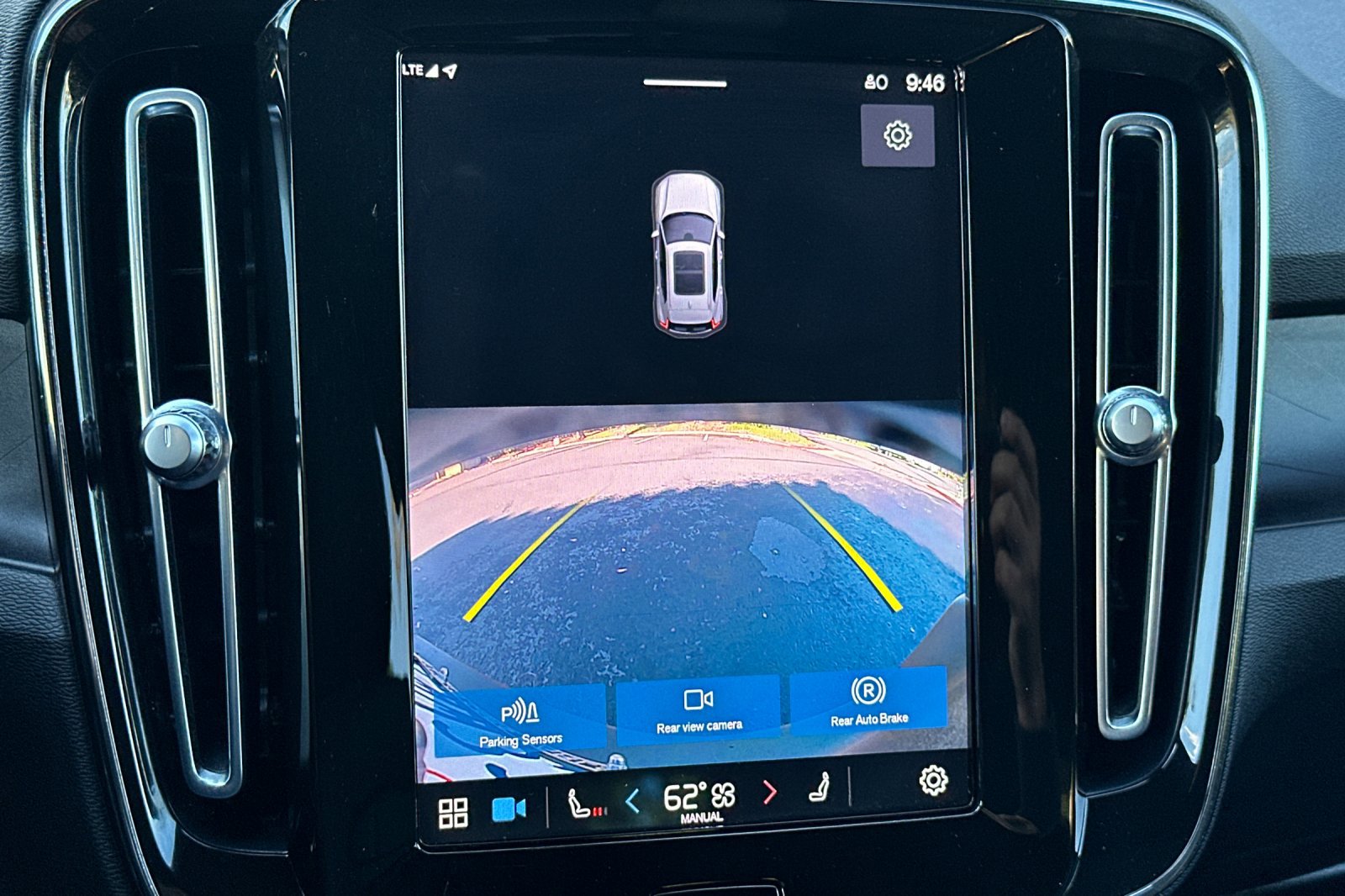 Certified 2023 Volvo XC40 Recharge Core image 23