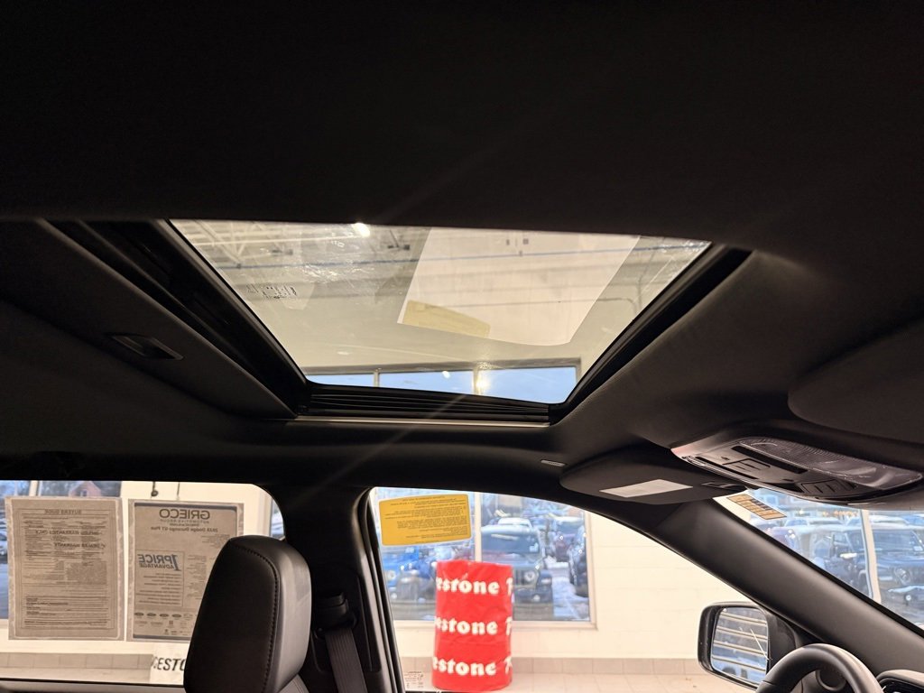 Used 2025 Dodge Durango GT image 31