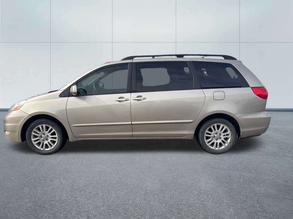 Used 2010 Toyota Sienna XLE image 5