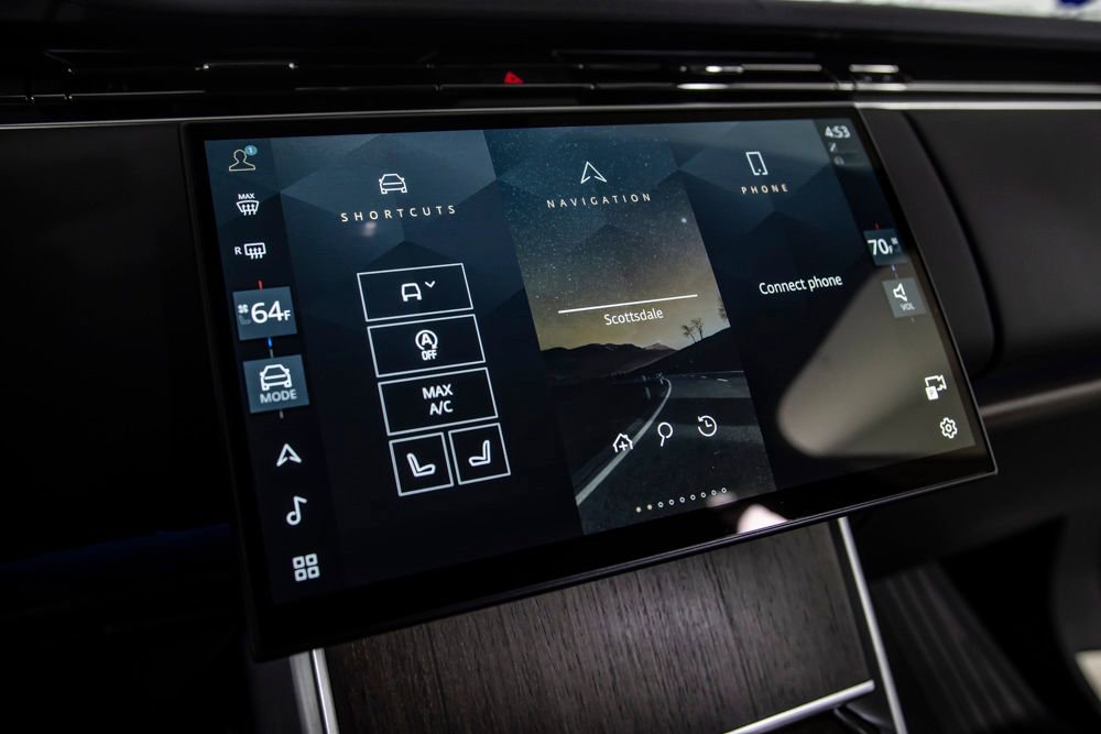 Used 2025 Land Rover Range Rover SE image 32