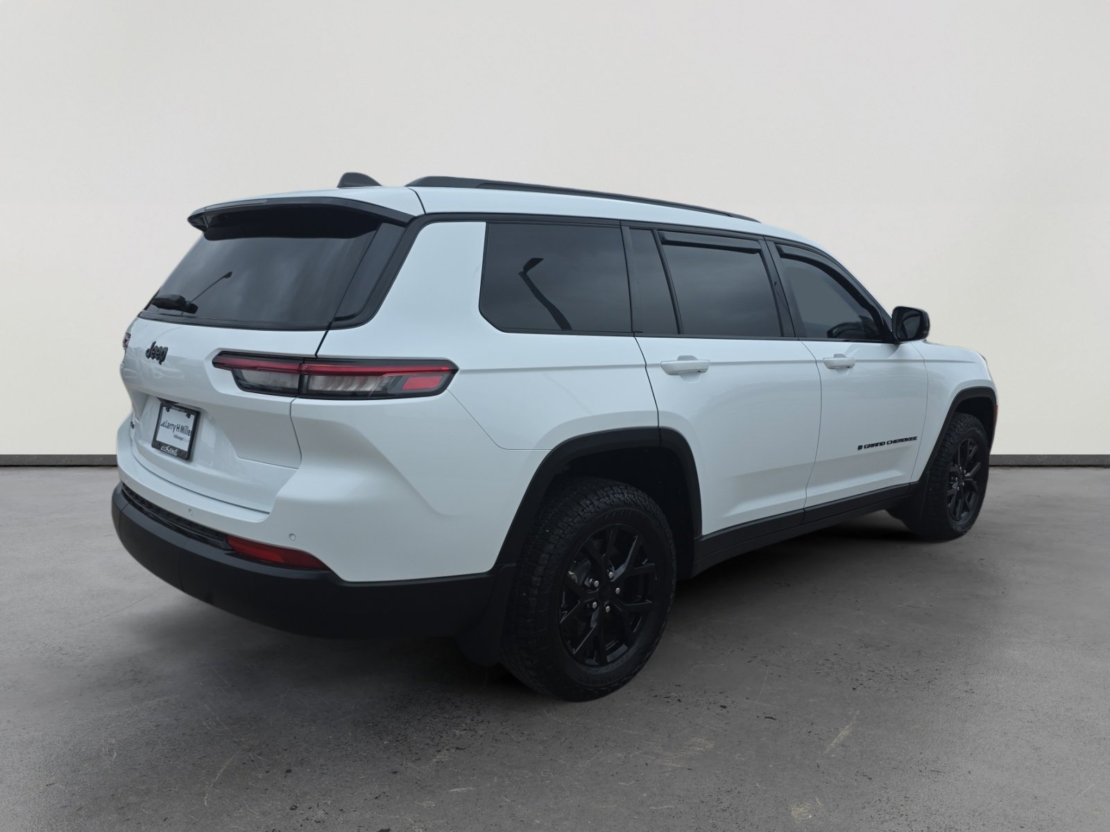 Used 2024 Jeep Grand Cherokee L Altitude image 5