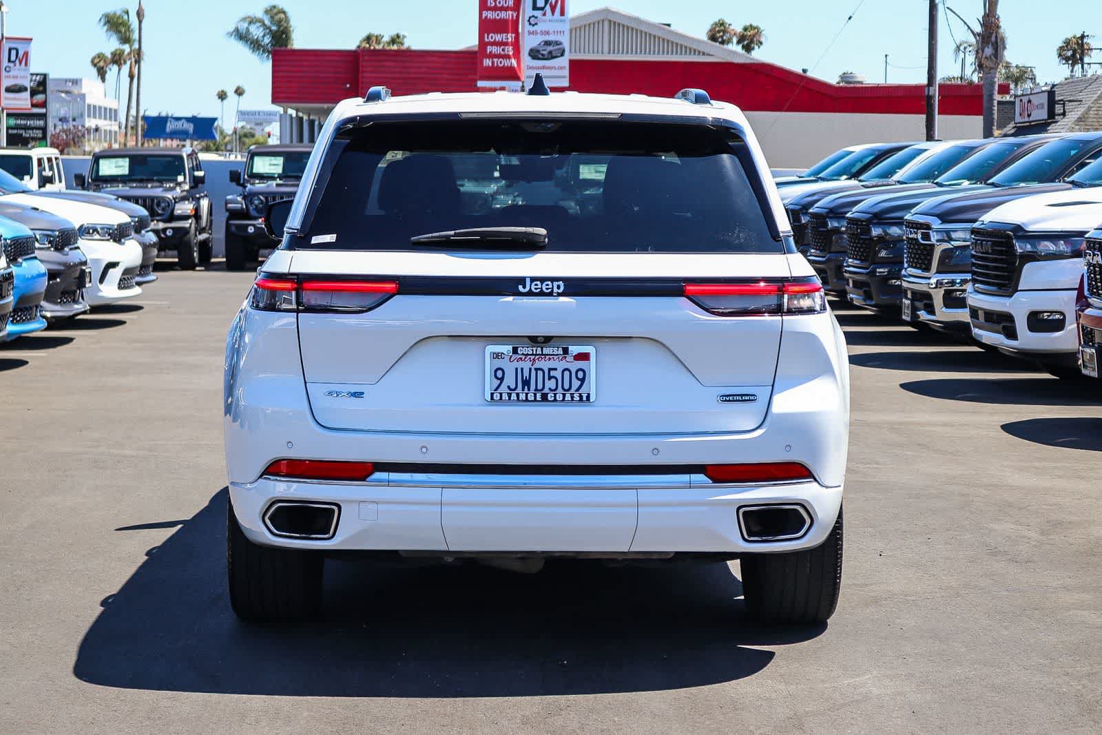Used 2023 Jeep Grand Cherokee Overland w/ Advanced Protech Group III AWD/4WD image 5