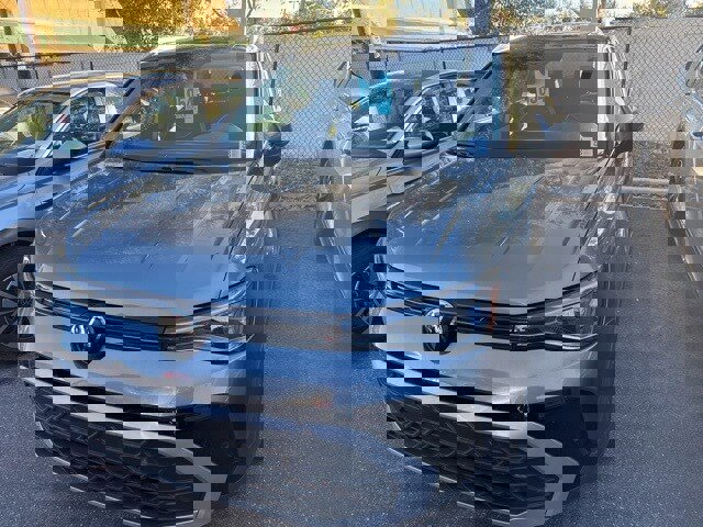 Used 2025 Volkswagen Taos SE image 2