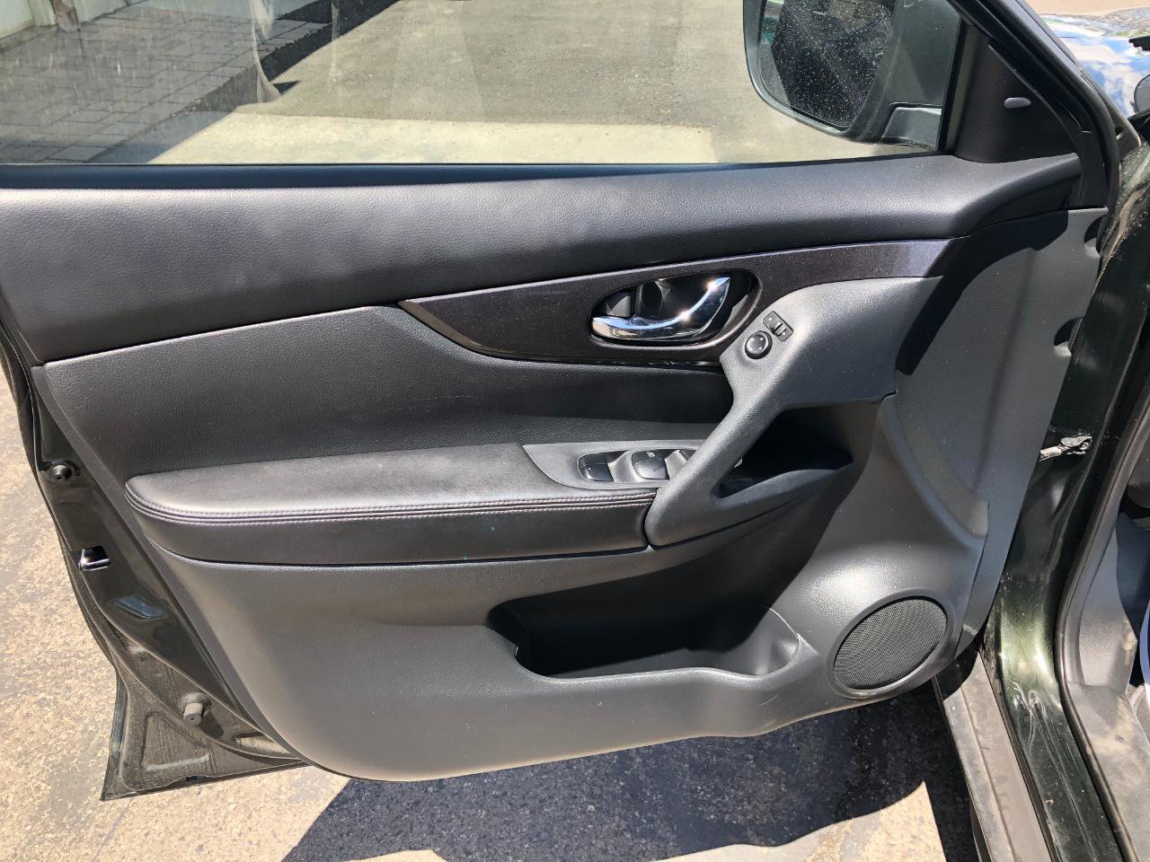 Used 2019 Nissan Rogue SV AWD/4WD image 10