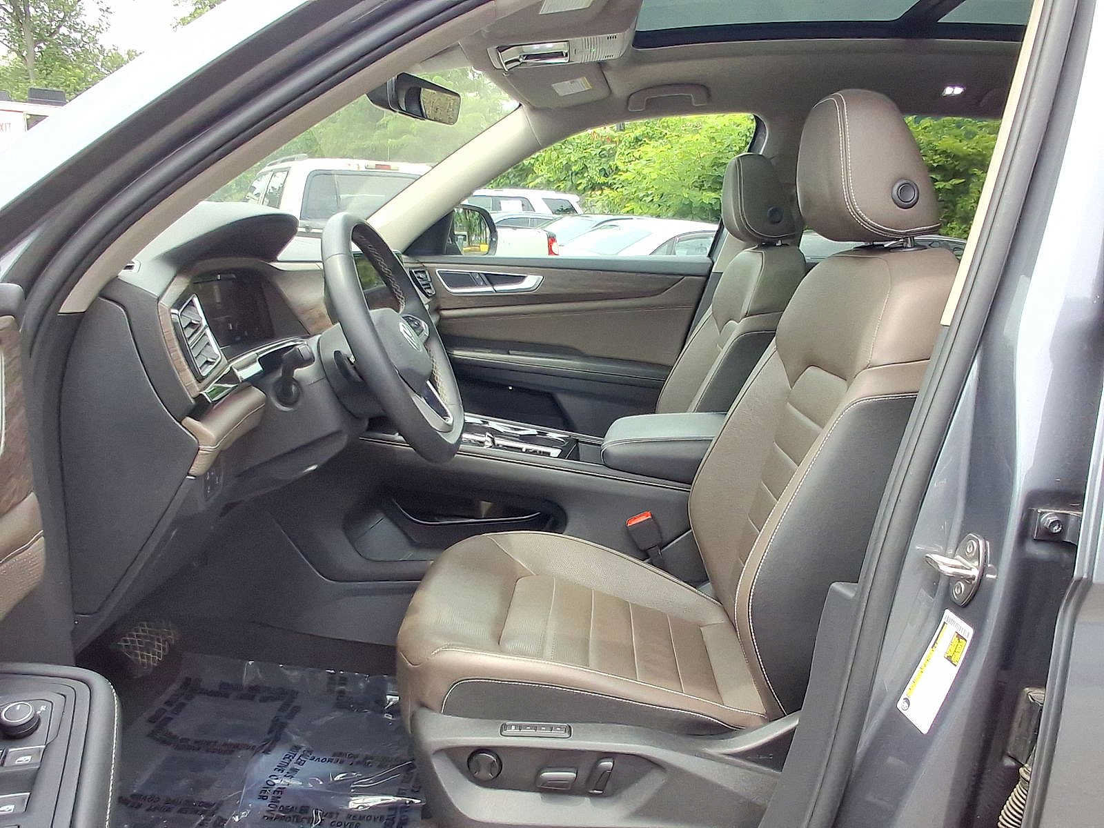 Used 2024 Volkswagen Atlas SEL AWD/4WD image 11