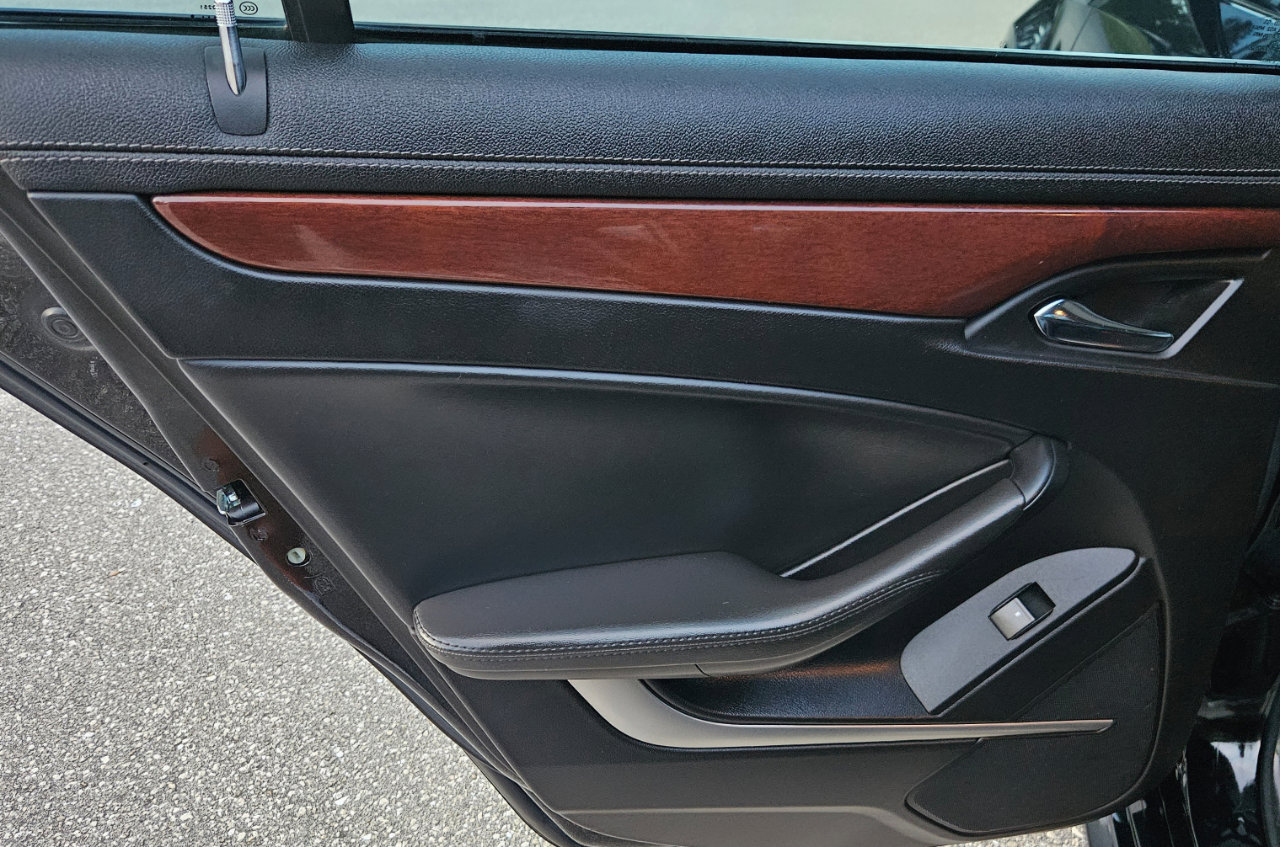 Used 2010 Cadillac CTS Premium image 13