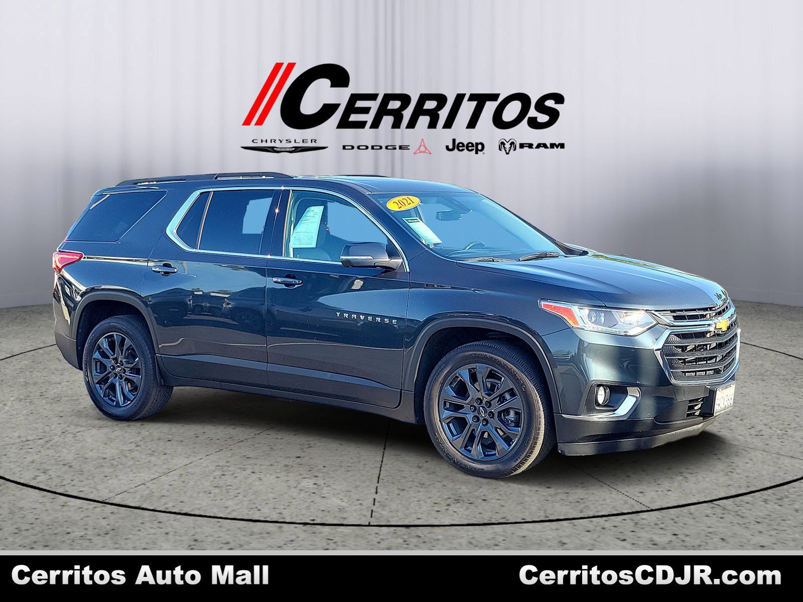 Used 2021 Chevrolet Traverse LT w/ LT Premium Package AWD/4WD image 1