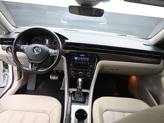 Used 2020 Volkswagen Passat 2.0T SEL image 12