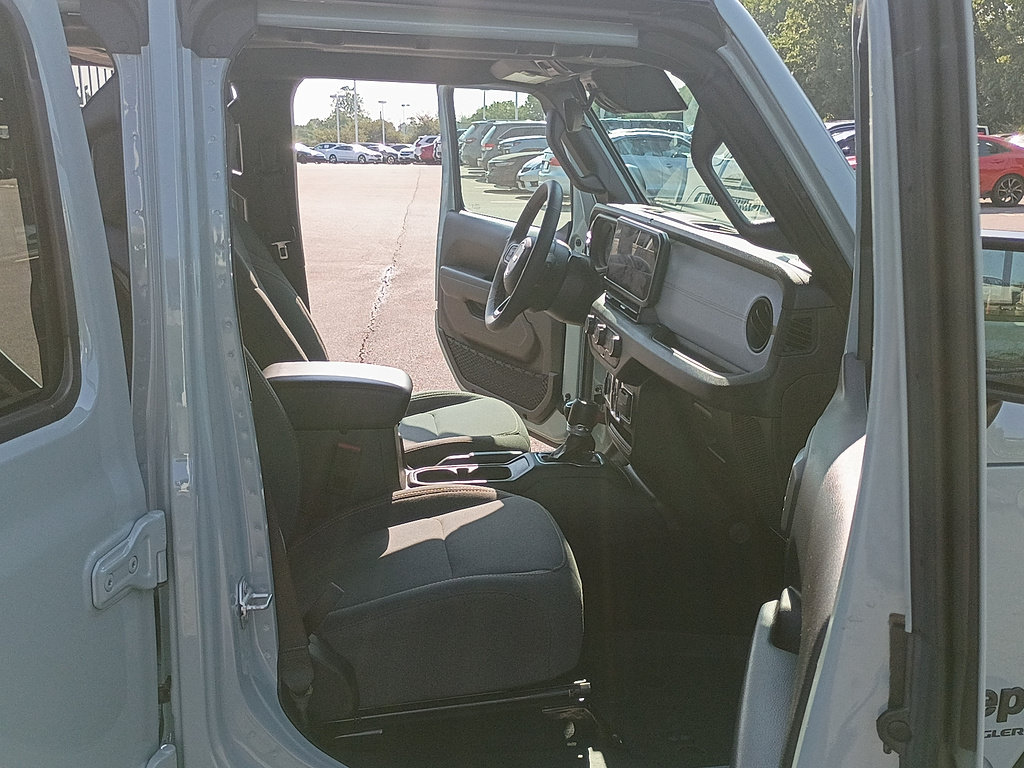 Used 2024 Jeep Wrangler Unlimited Sport AWD/4WD image 17