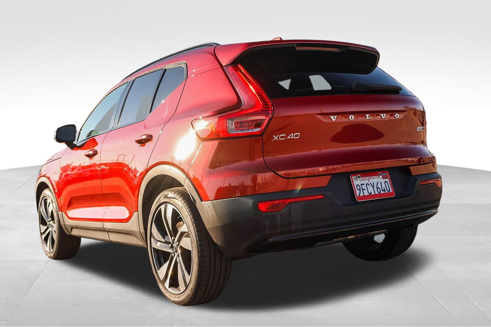 Used 2023 Volvo XC40 B5 Ultimate w/ Protection Package Premier image 8