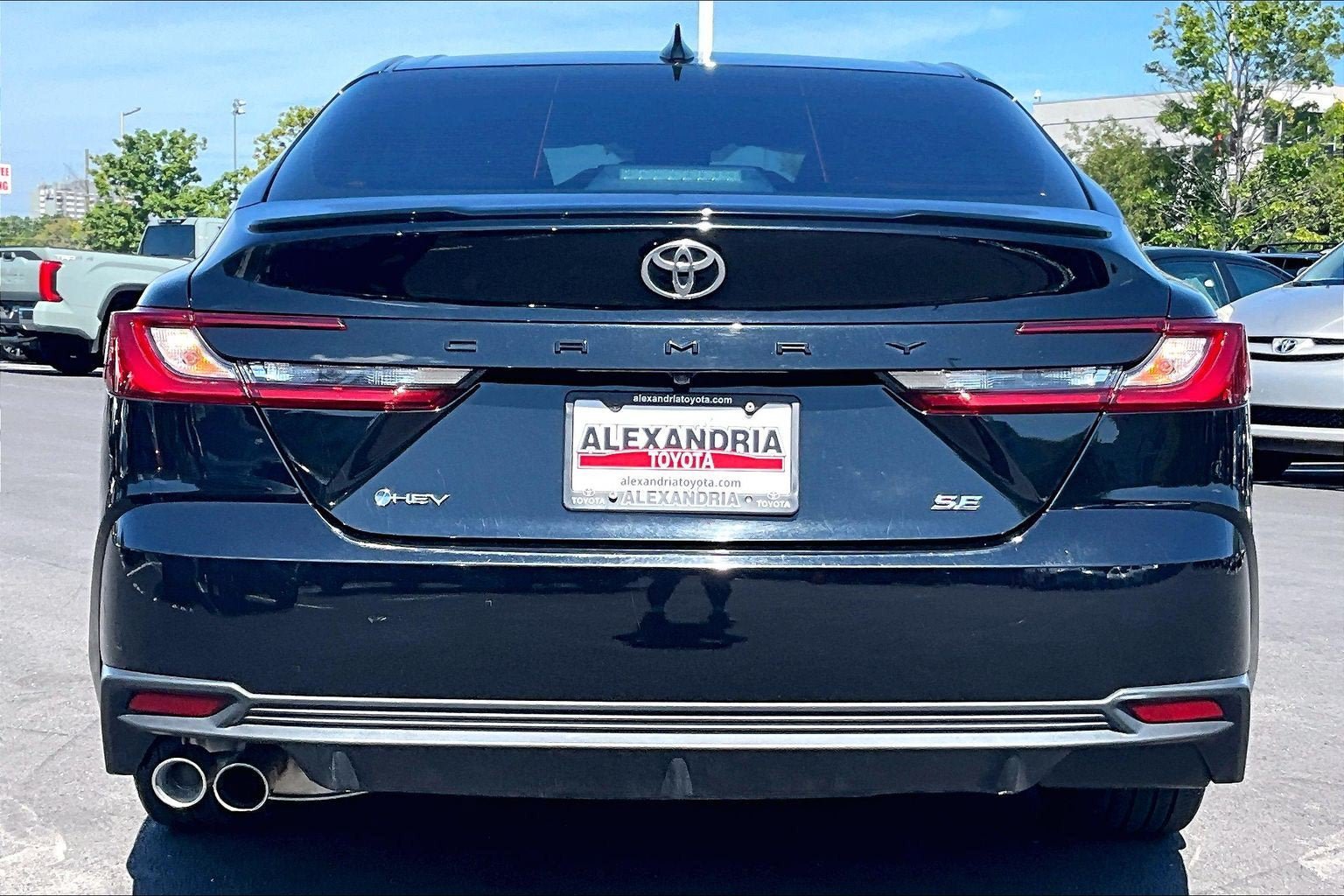 Used 2025 Toyota Camry SE FWD image 4