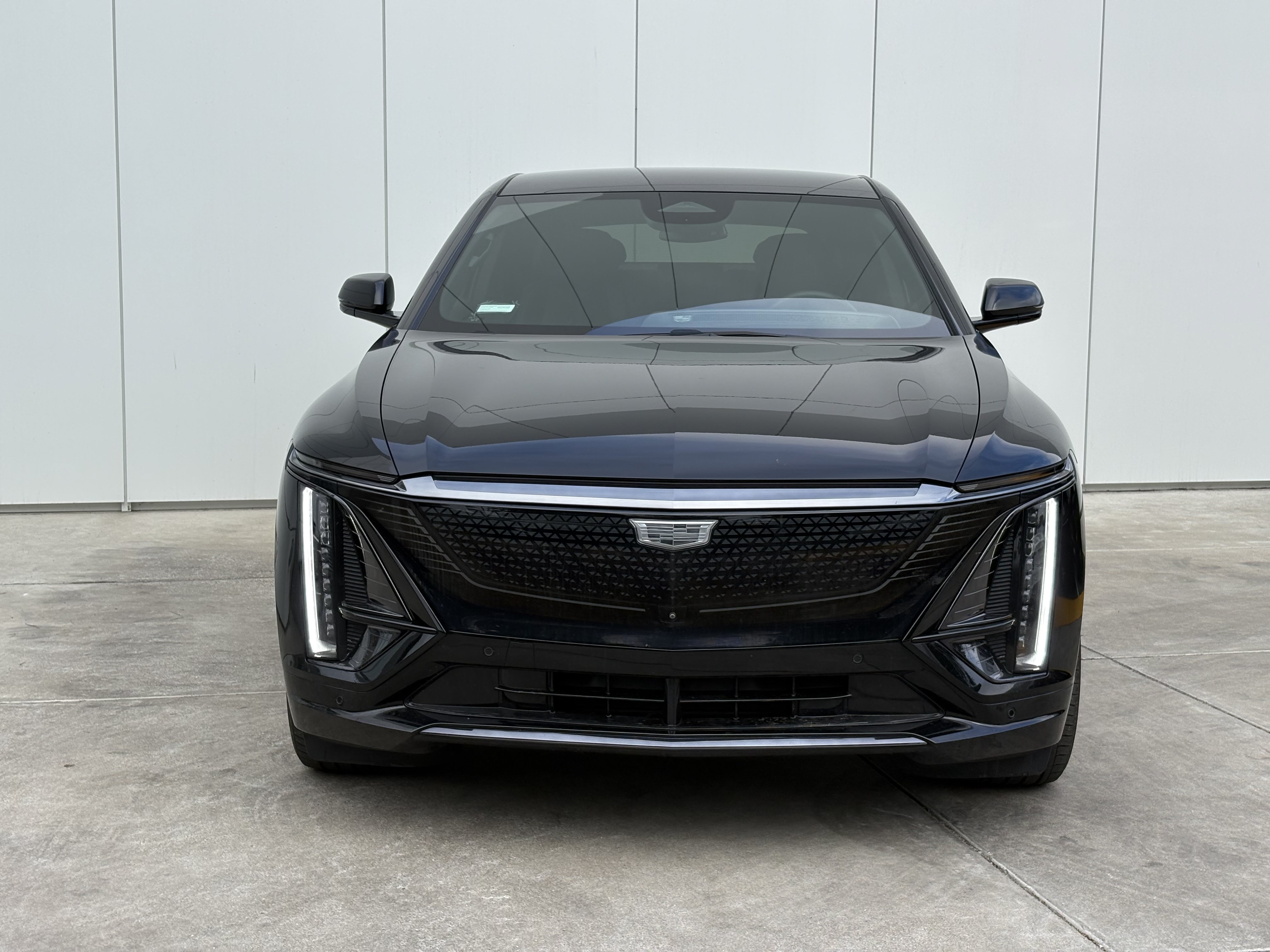 Used 2024 Cadillac Lyriq Luxury AWD/4WD image 3