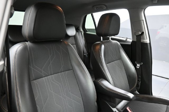 Used 2017 Chevrolet Trax LT w/ LT Convenience Package FWD image 33