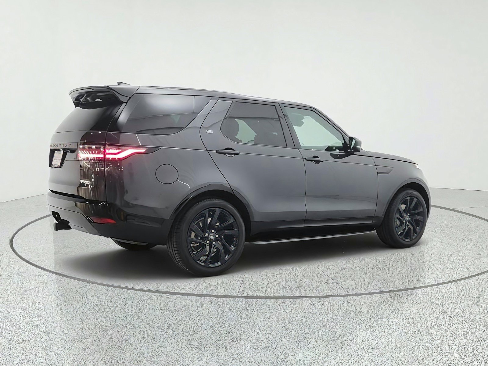 Used 2024 Land Rover Discovery Dynamic SE AWD/4WD image 5