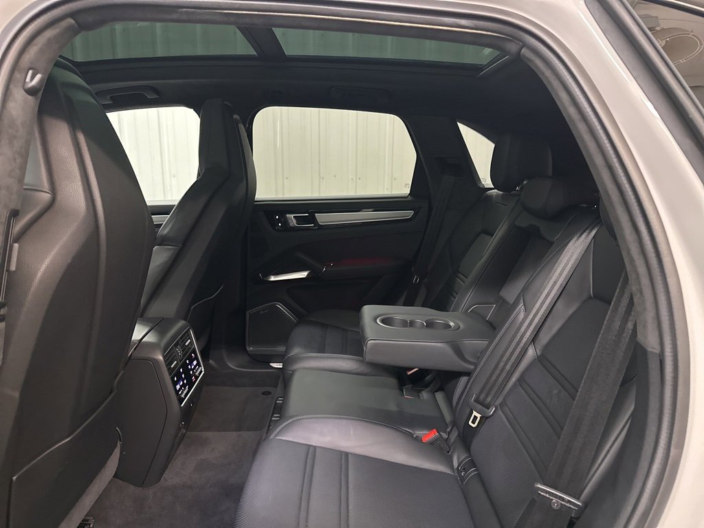 Used 2021 Porsche Cayenne Turbo image 33