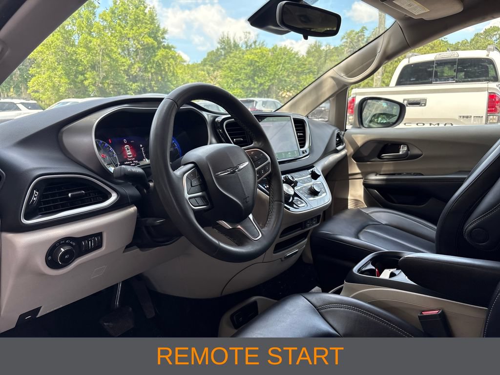 Used 2023 Chrysler Pacifica Touring-L FWD image 5