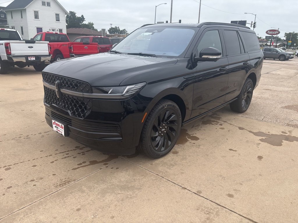 New 2025 Lincoln Navigator Reserve w/ Jet Appearance Package image 2