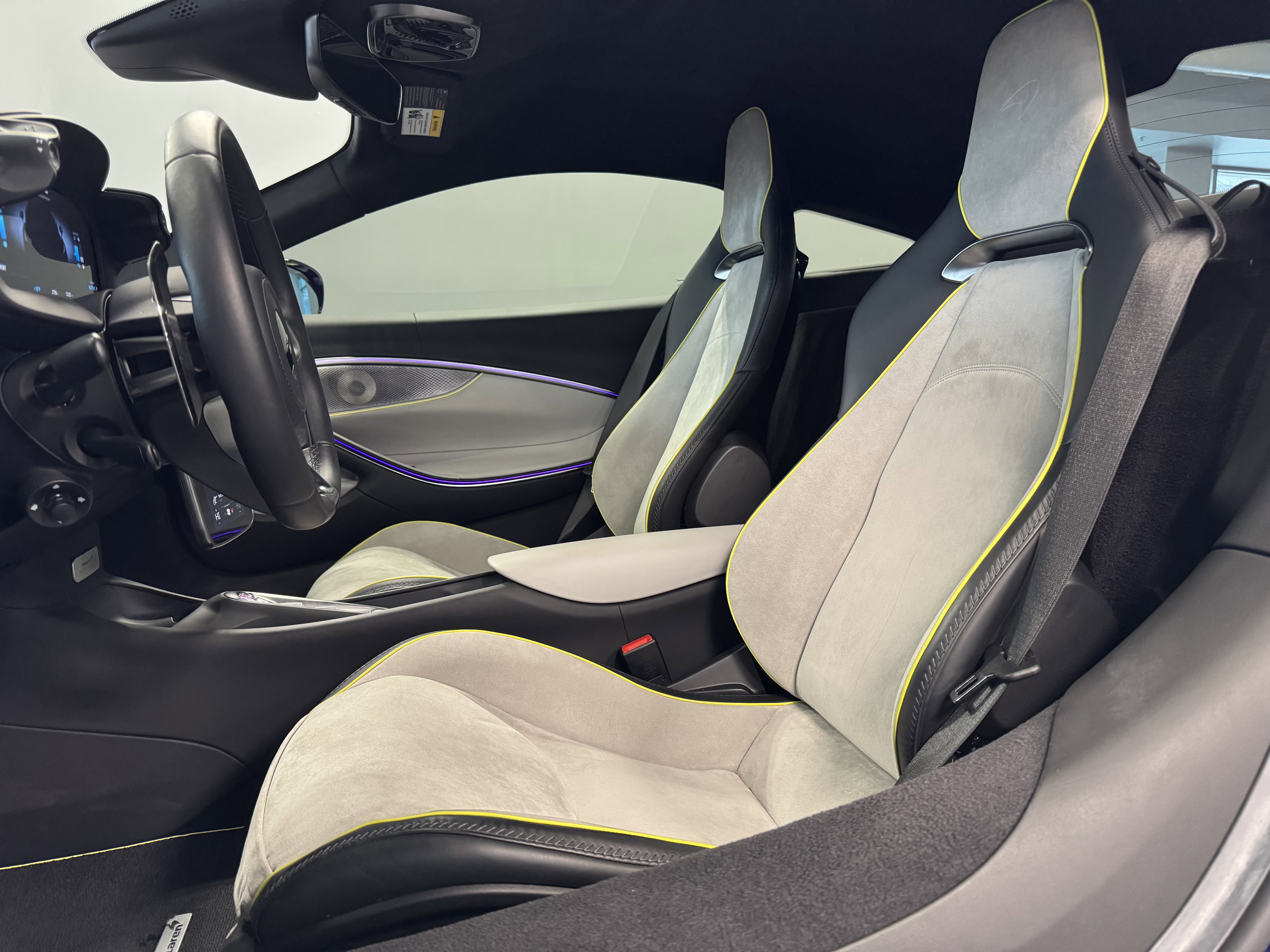 Used 2023 McLaren Artura image 10