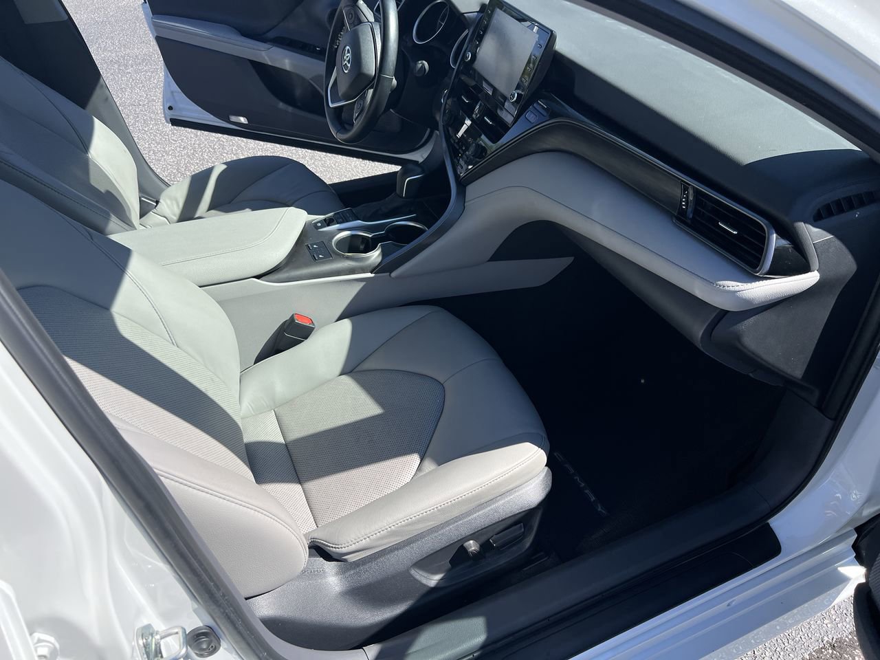 Used 2024 Toyota Camry XLE FWD image 34