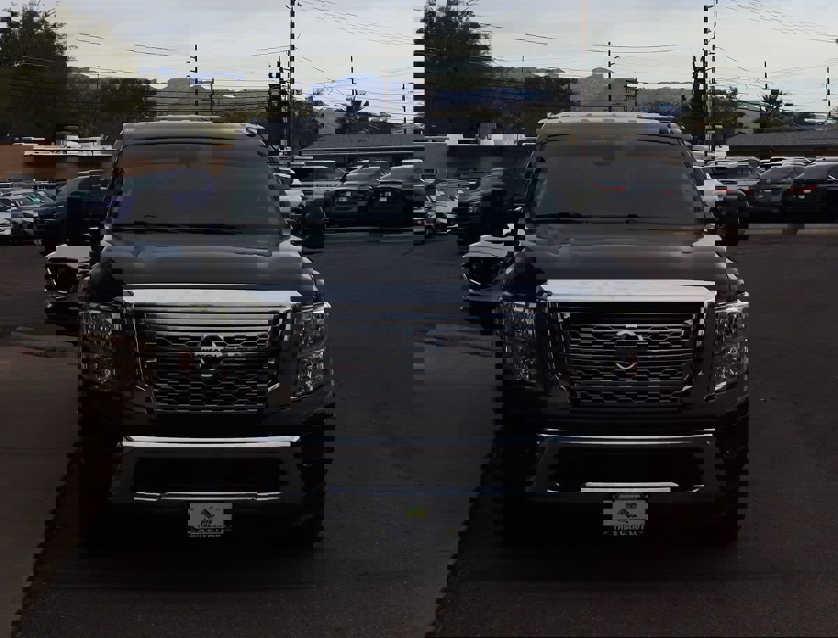 Used 2020 Nissan Titan SV w/ SV Convenience Package image 16