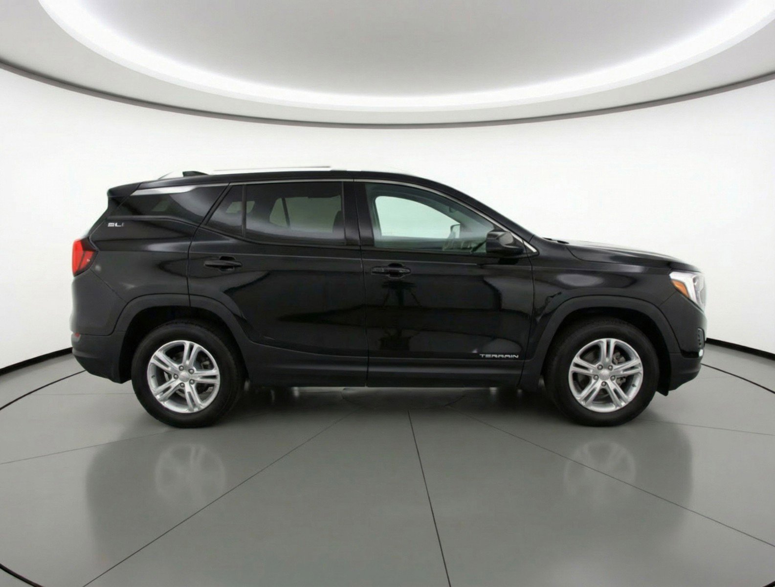 Used 2024 GMC Terrain SLE image 11