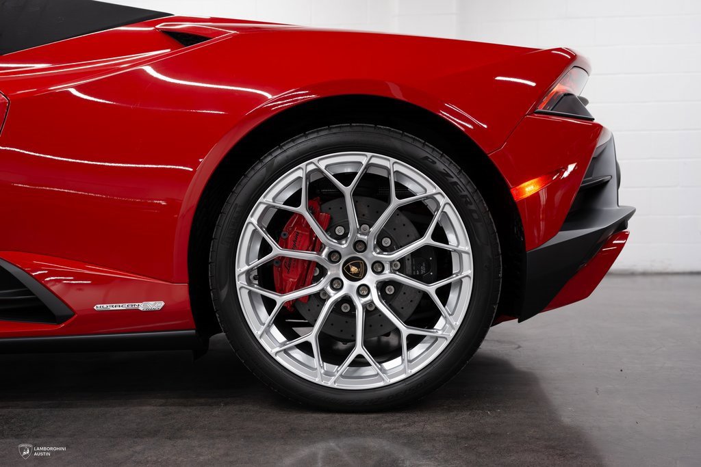 Used 2023 Lamborghini Huracan EVO image 12