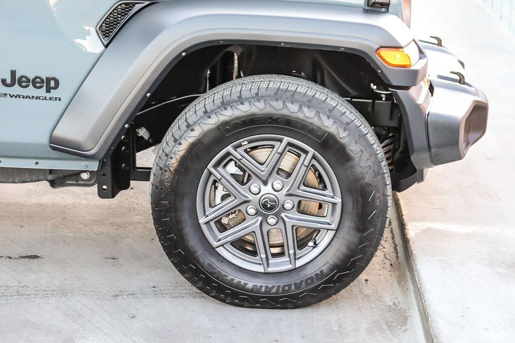 Used 2025 Jeep Wrangler Unlimited Sport AWD/4WD image 10